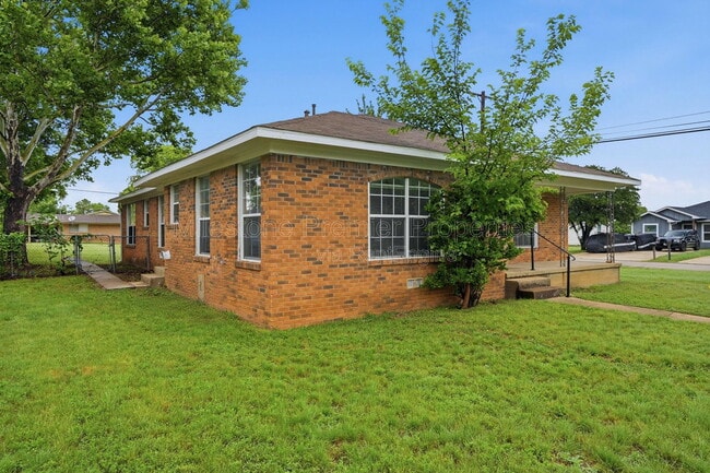 Photo - 1703 W Elm St
