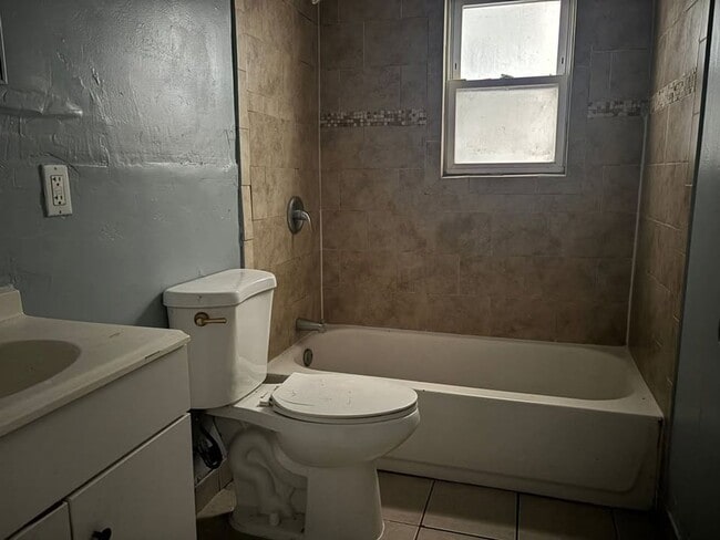 Photo - 482 Avon Ave Unidad 1