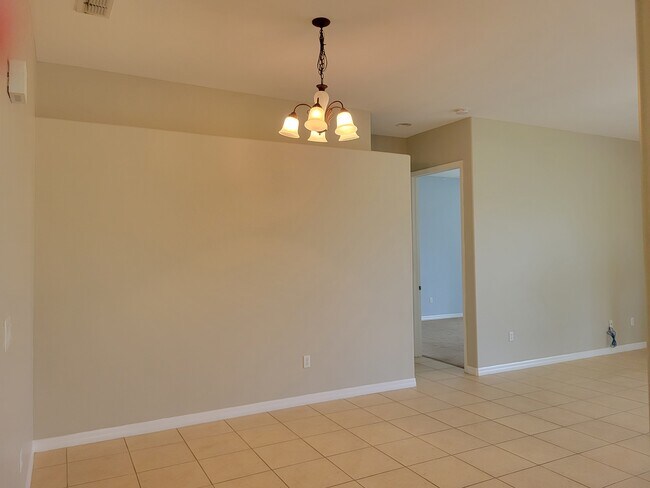 dining - 9358 Palm Island Cir