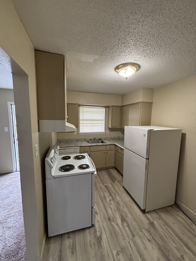 Kitchen - Whitehaven Oaks Apartments