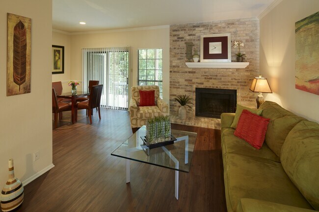 Building Photo - 11028 Jollyville Rd