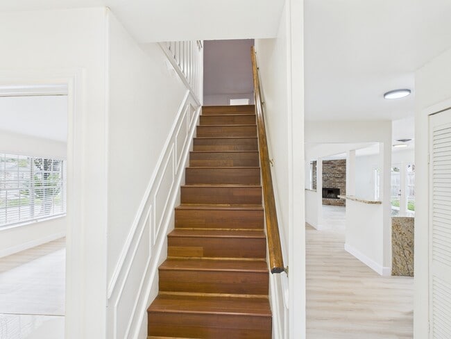 Photo - 9526 Meadowcroft Dr