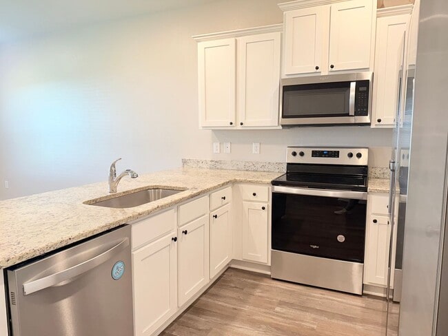 Photo - 3 Bed/2.5 Bath Townhome - Prime Pensacola ...