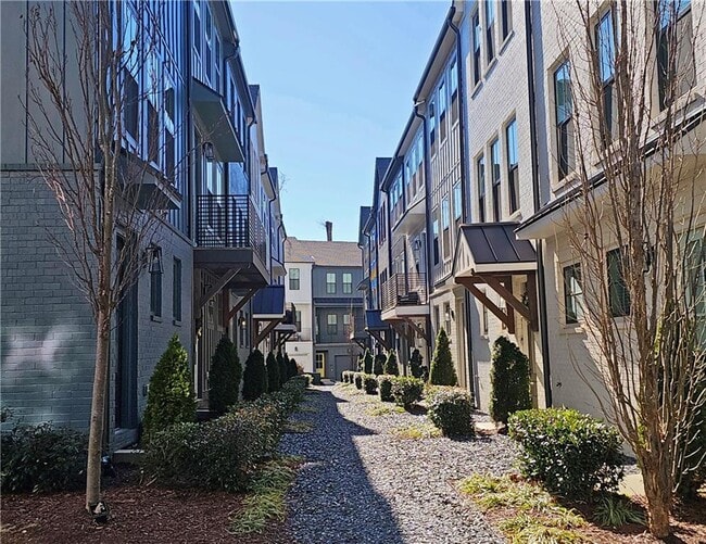 Building Photo - 151 Chestnut Cir