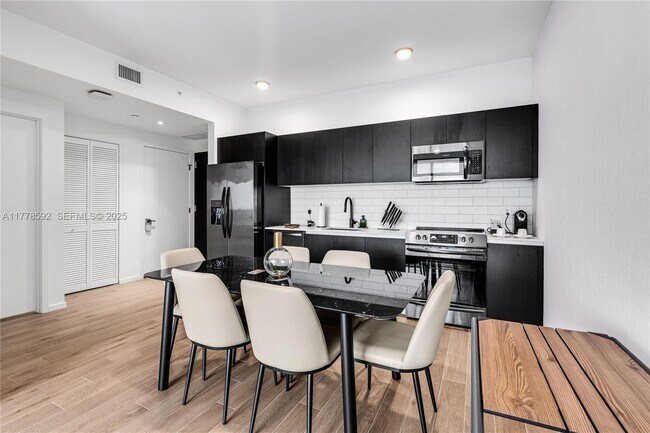 Photo - 398 NE 5th St Unidad 3419