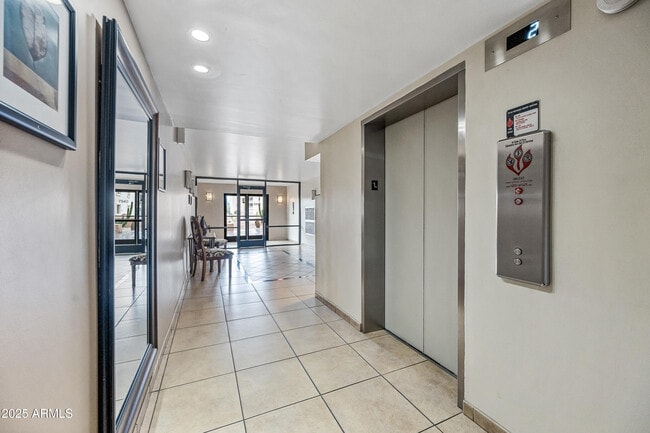 Photo - 7940 E Camelback Rd Unidad 411