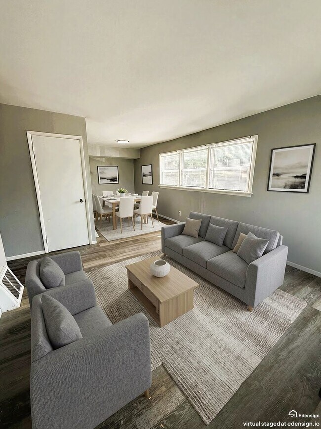 Photo - 323 Shepley Dr