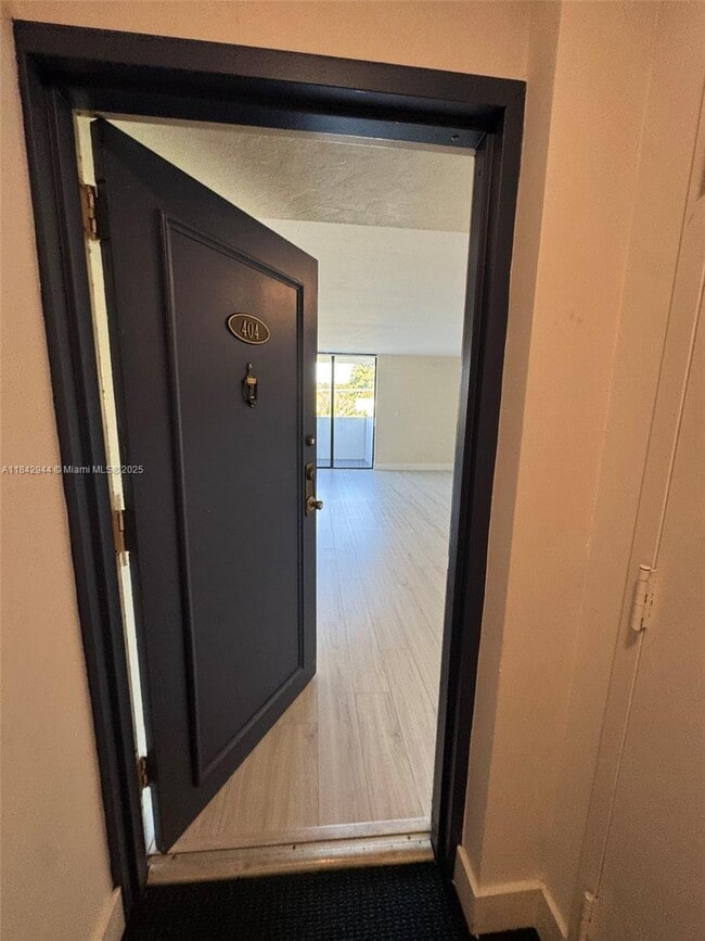 Photo - 2715 Tigertail Ave Unit 404