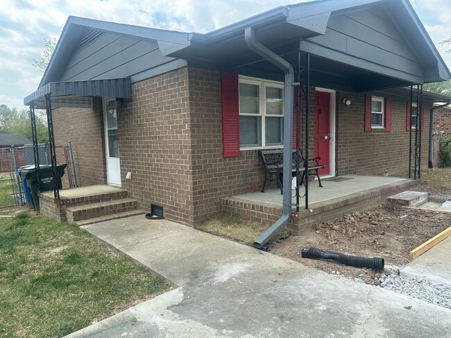 Building Photo - Coming Soon! Durham Gem with Fenced Yard & Deck