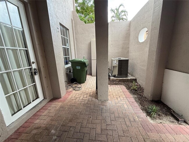 Photo - 634 SW 147th Ave