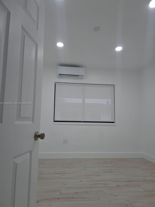 Photo - 14410 NE 5th Pl Unidad 4