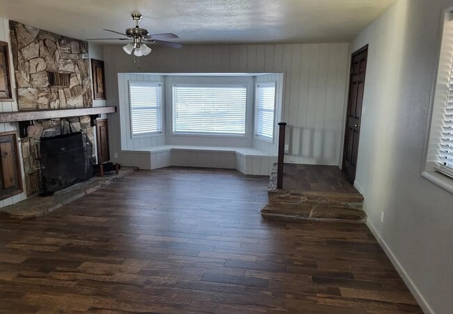Photo - Cute Ranch Style 3 Bedroom, 2 Bath, On 4 A...