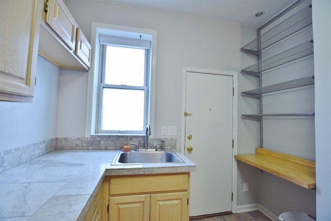 Photo - 335 E 7th Ave