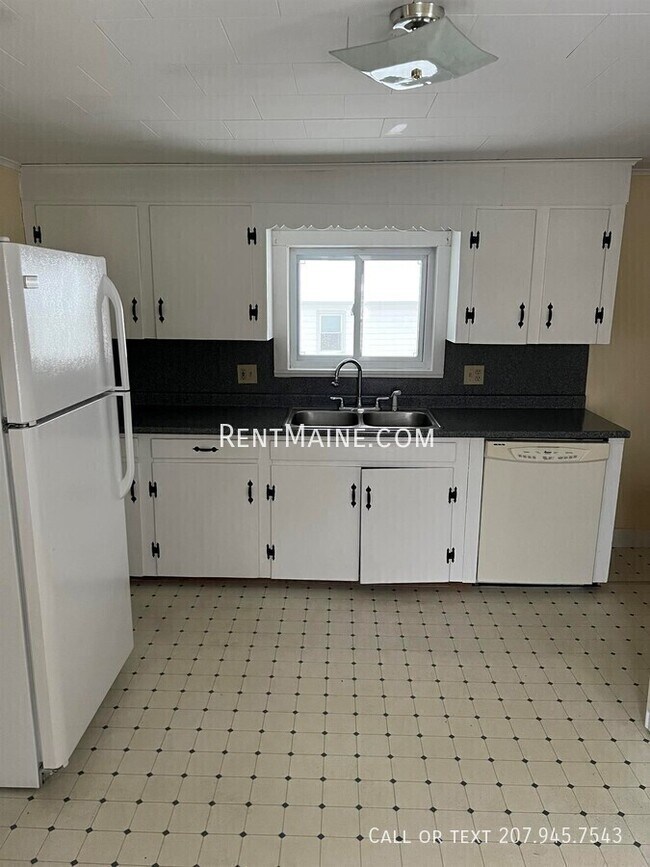 261 Birch St Unit 2