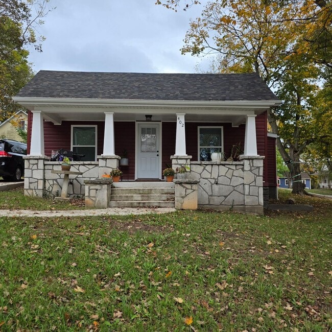 Building Photo - Remodeled 2 Bedroom, 1 Bath Home