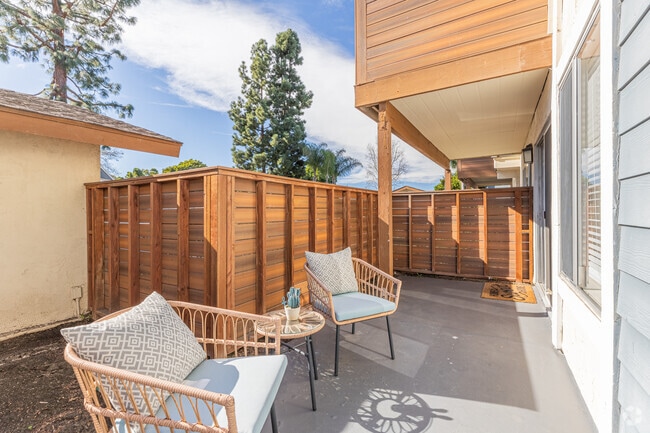 2BR, 2BA - 1,013SF -