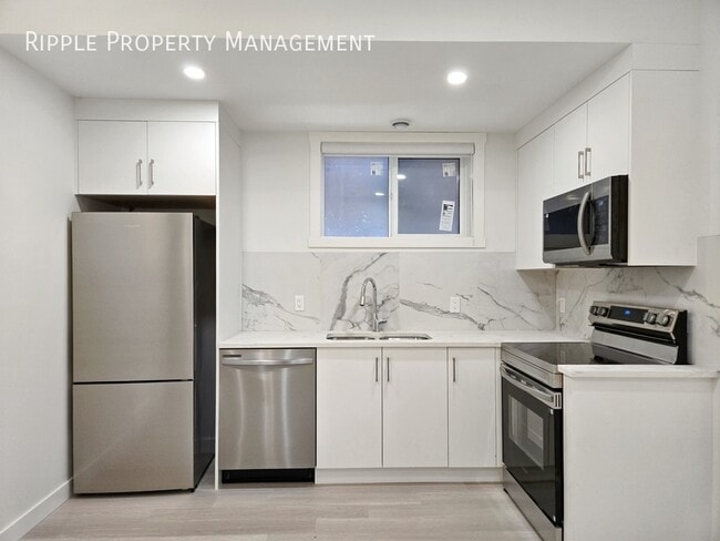 Building Photo - Brand NEW 2 Beds/ 1 Baths Lower Unit in Bowness