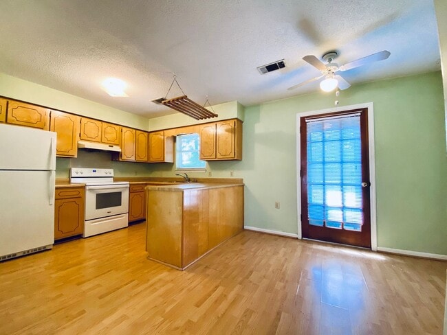 Photo - AVAILABLE NOW  [PET FRIENDLY]