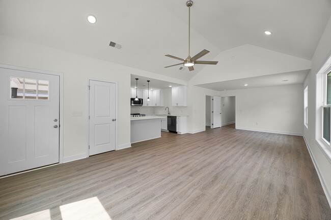 Photo - 307 W King St