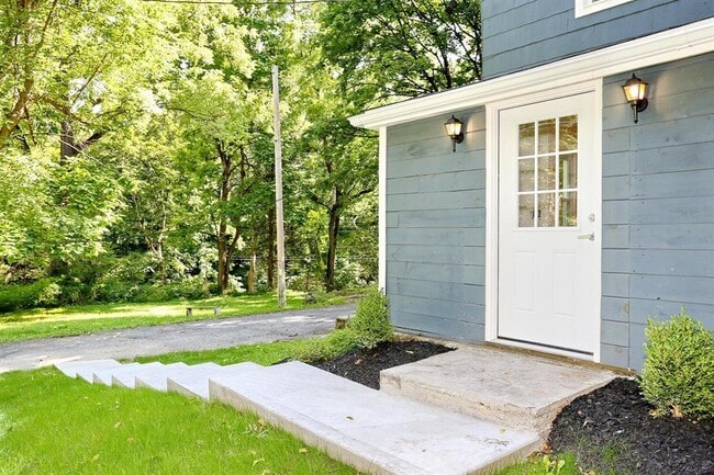 Photo - 350 Old Post Rd