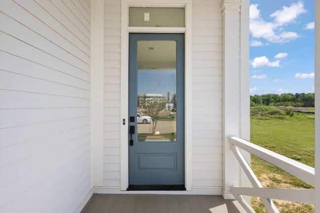 Photo - Luxury Townhome for Rent in Waterpointe | 3 Bed | 2.5 Bath | Private Courtyard