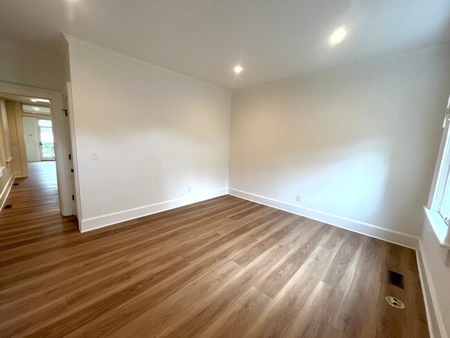 Photo - 670 Mohawk St