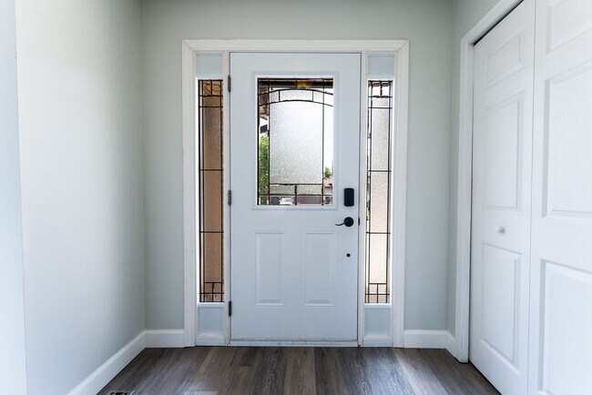 Photo - Beautiful 4-Bedroom Home in Pond Mills – Finished Basement & Garage