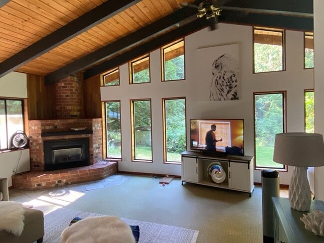 Photo - ** FIRST MONTH FREE**Lovely Home on 5 Acre...