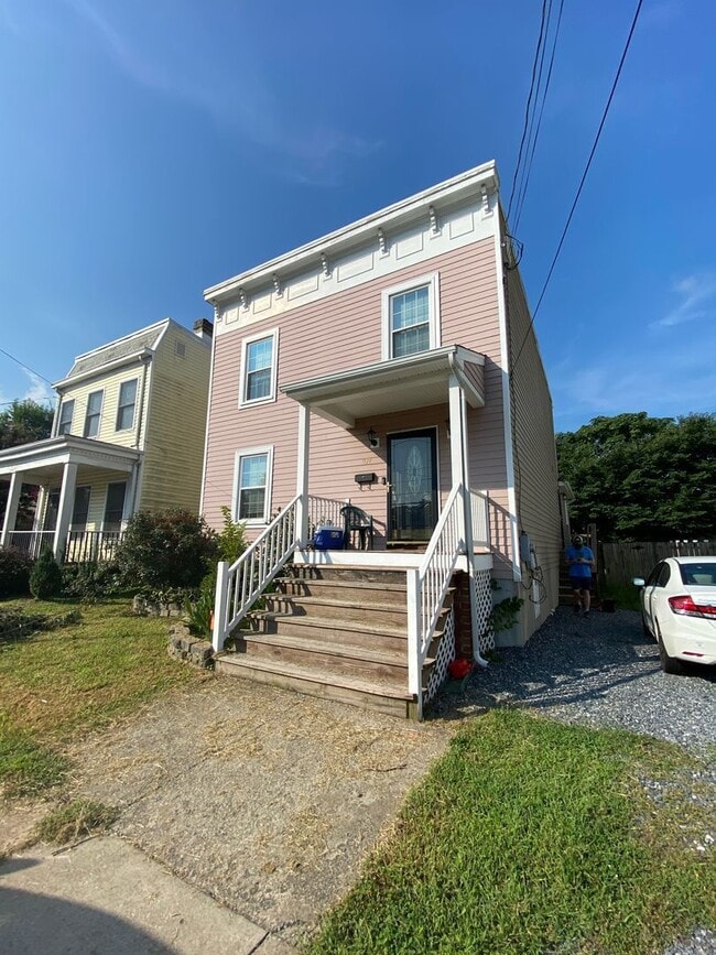 Photo - 107 E 16th St