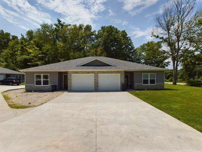 Building Photo - 131 Unit B