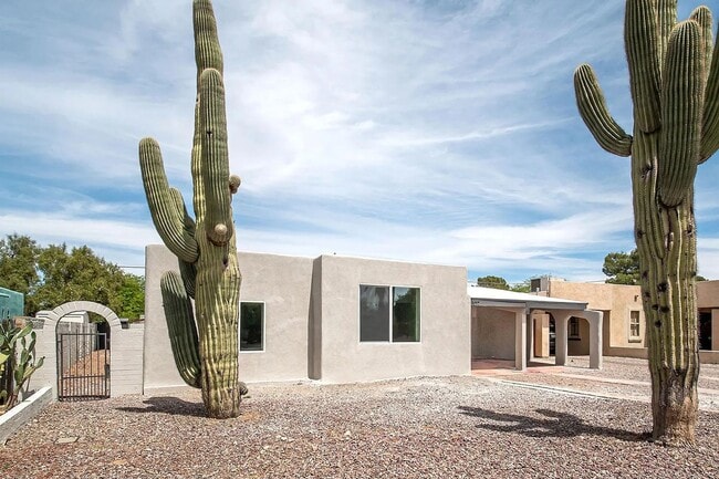 Photo - 1017 E West Cir Dr