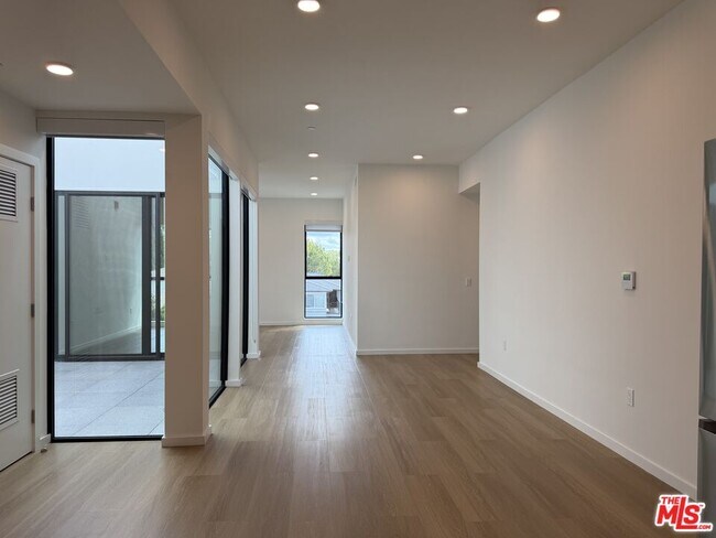 5119 Colfax Ave Unit 303