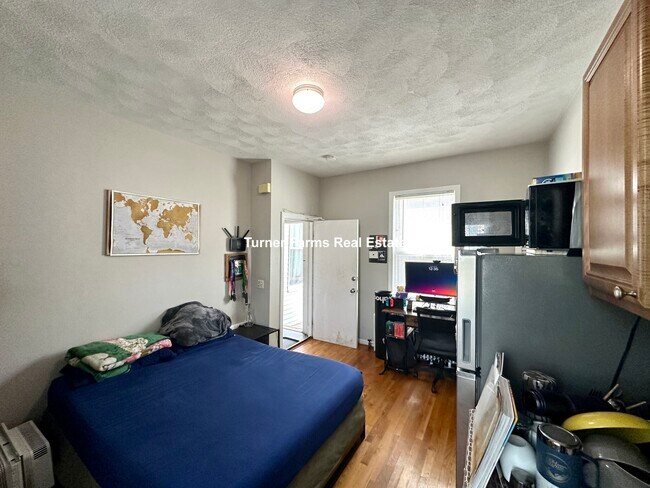 Photo - 13 Pleasant St Apartments Unit 1R