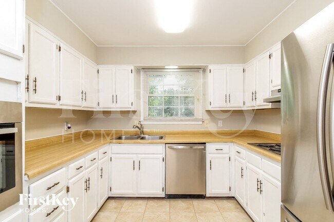 Photo - 2407 Running Brook Dr