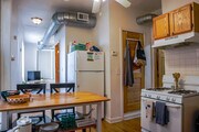 846 S Loomis Apt 3R - Eat-In Kitchen w Breakfast Bar