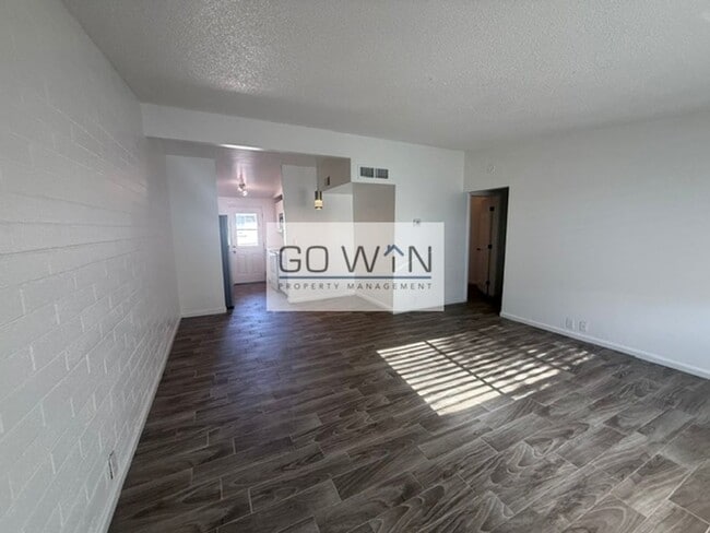 Building Photo - 925 W Cheryl Dr Unit 3