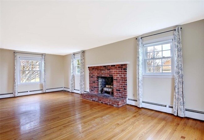 Photo - 12 Whalen Dr