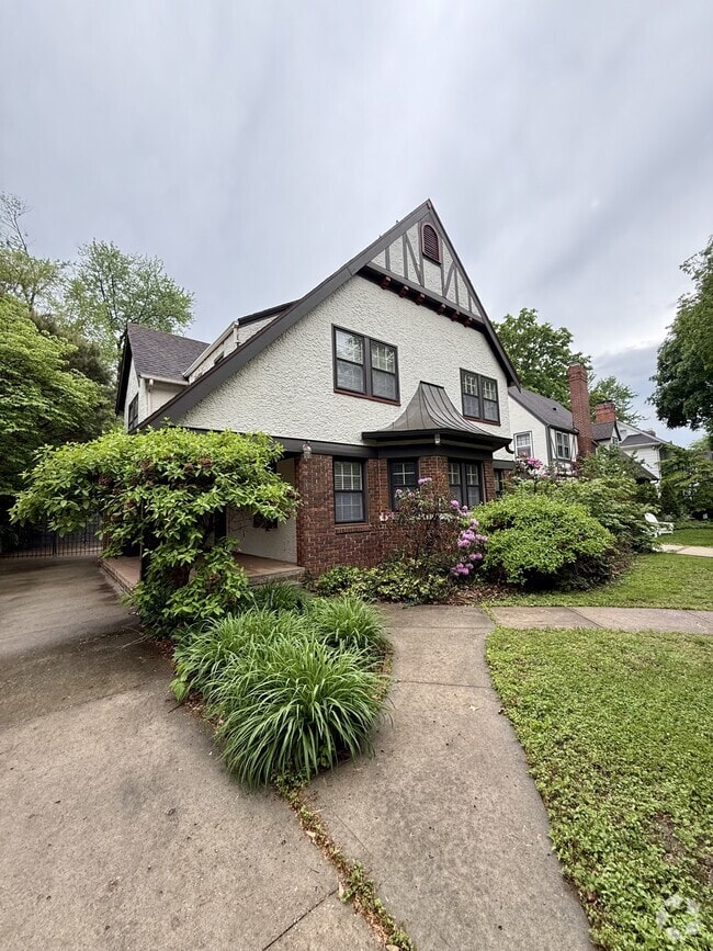 Building Photo - 429 W 70th Terrace Rental