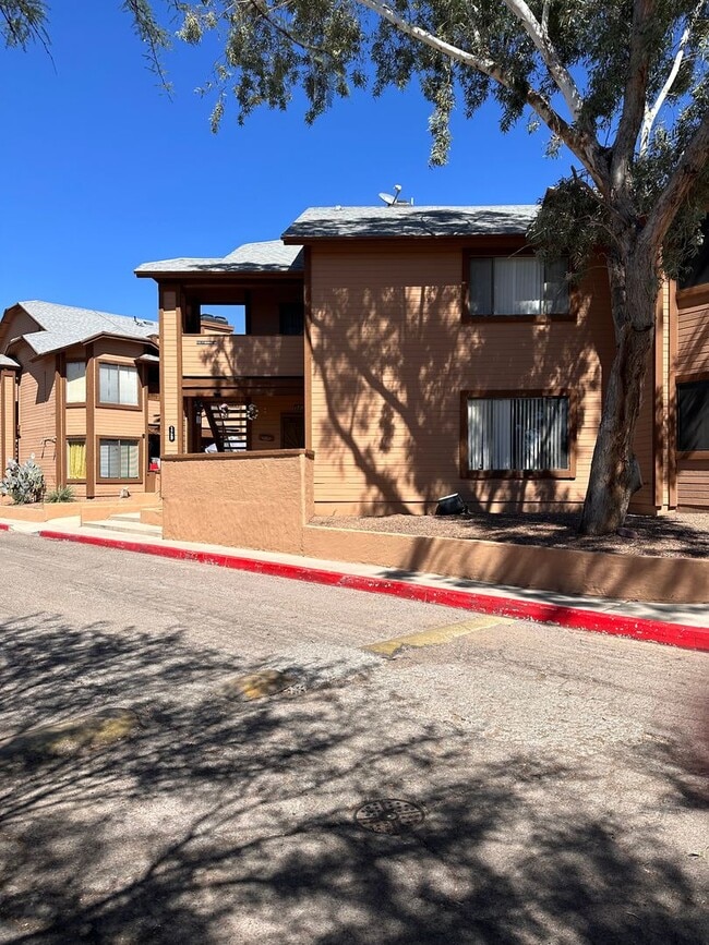 Building Photo - Woodbridge1720 Unit Woodbridge1720-