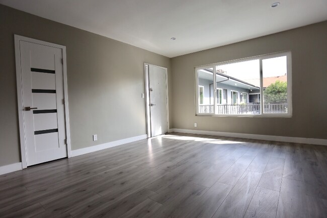 Photo - 5427 Carlton Way