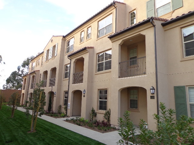 Amazing 4 Bedroom/3.5 Bathroom Townhome - Amazing 4 Bedroom/3.5 Bathroom Townhome