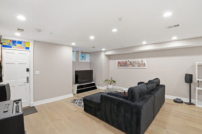 Photo - Boutique Condo Near Shaw Metro & Bloomingdale Unit #A