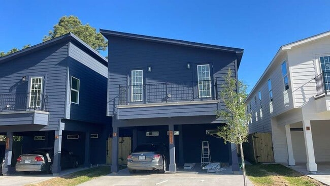 Building Photo - 8623 Homewood Ln