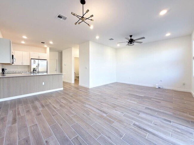 Photo - 0 NE 13th St