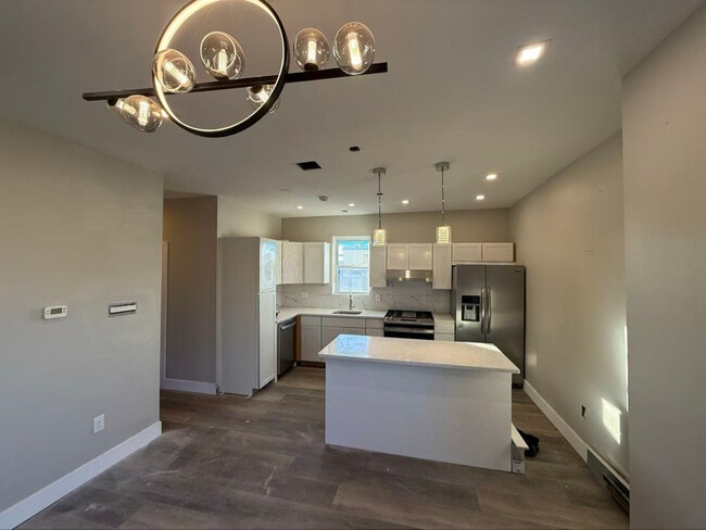 Photo - 1700 77th St