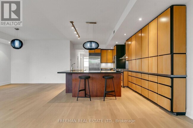 Photo - 967 Ossington Ave