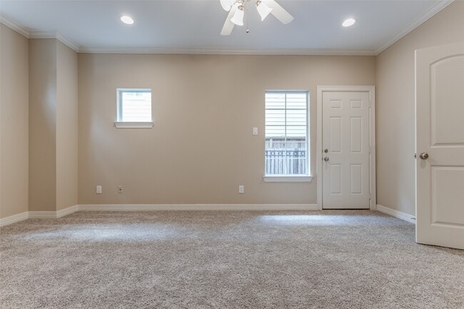 Photo - 5305 Egbert St