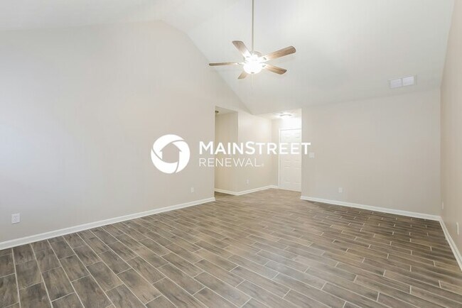Photo - 3 Bedroom Pet-Friendly Home in COVINGTON, GA with Main Street Renewal
