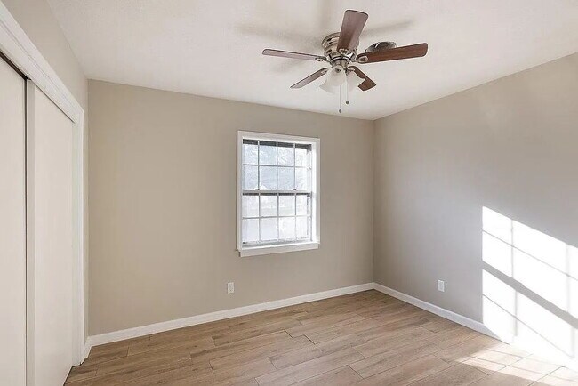 Photo - "Charming 3-Bed, 2-Bath Retreat with 1,690 Sq Ft of Comfort in Kansas City!"