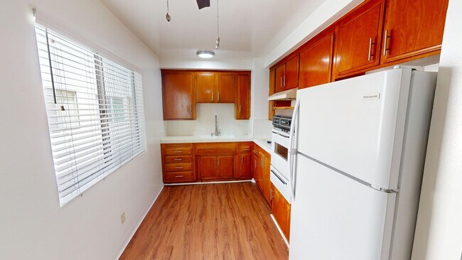 Photo - 740 W. Laconia